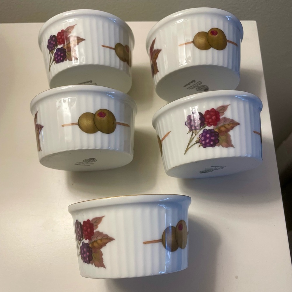 Royal Worcester Evesham 5 Custard Cups/ Ramekins Olives & Berries Vintage